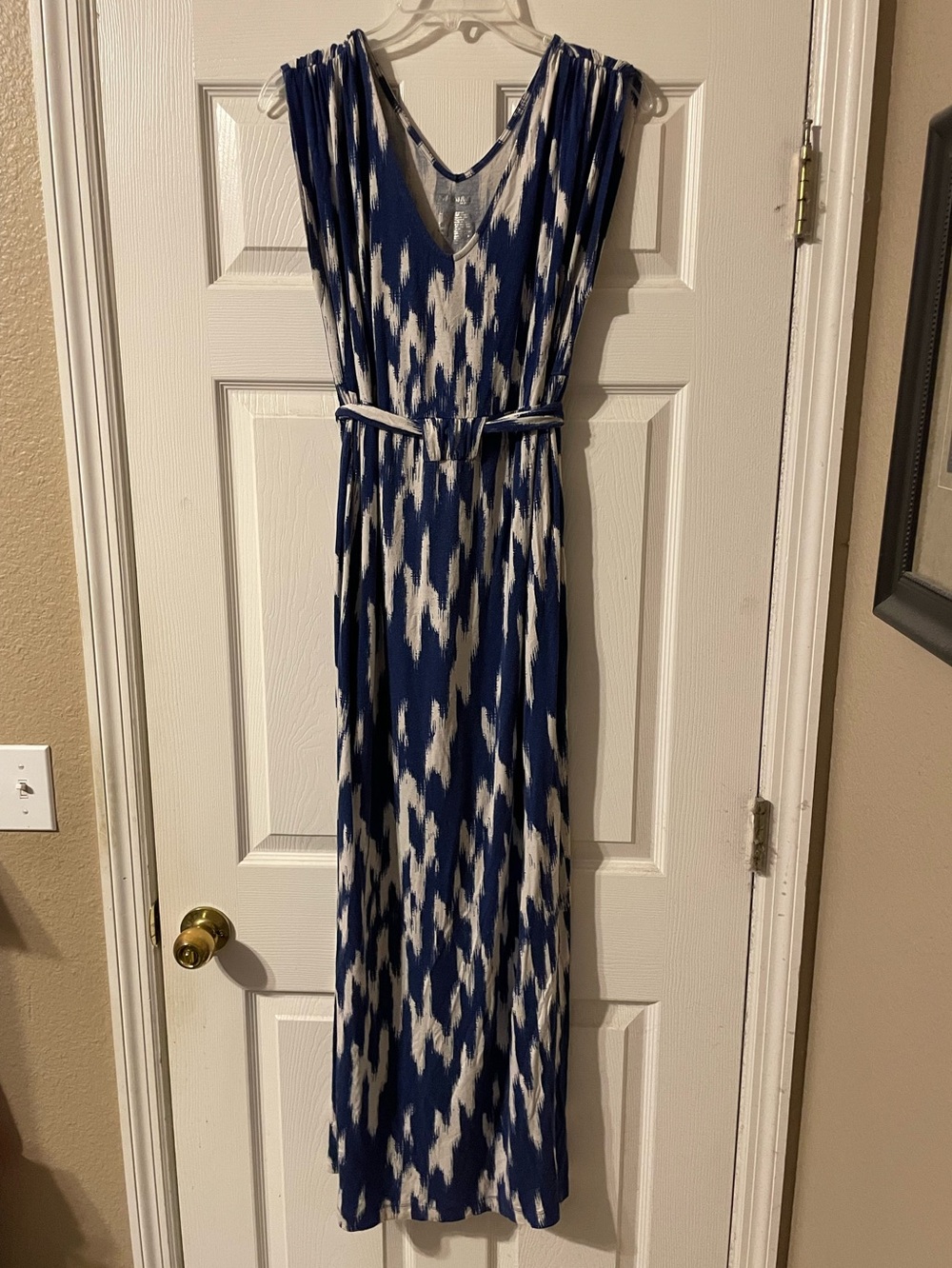 St. John’s Bay Sleeveless Blue and White Patterned V-Neck Maxi Dress